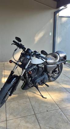 HARLEY-DAVIDSON SPORTSTER XL 883 R 